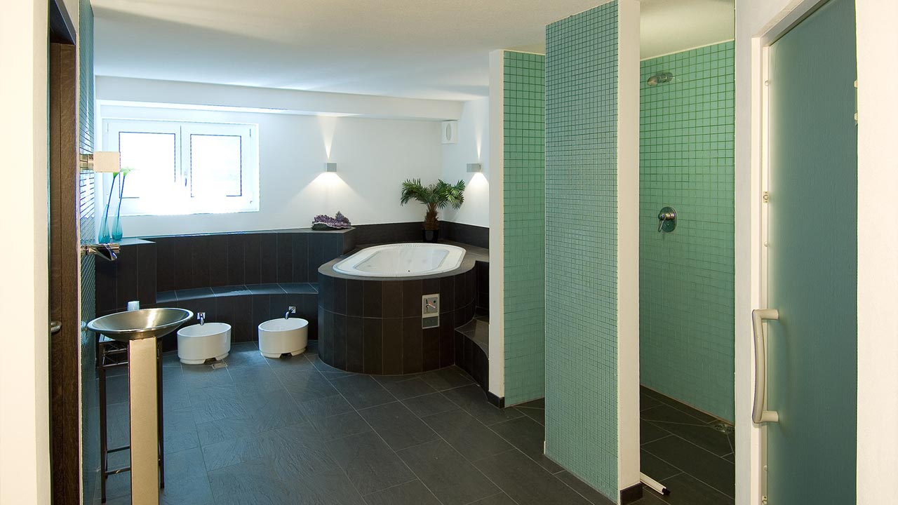 Baderaum-Dusche-Wellness-Residenz-Dolce-Vita-Saas-Fee